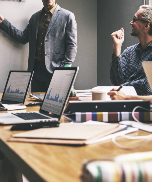Como alinhar OKRs e KPIs para turbinar a performance do seu time sem gerar ansiedade